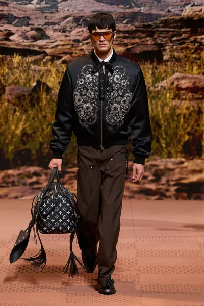 Look 30